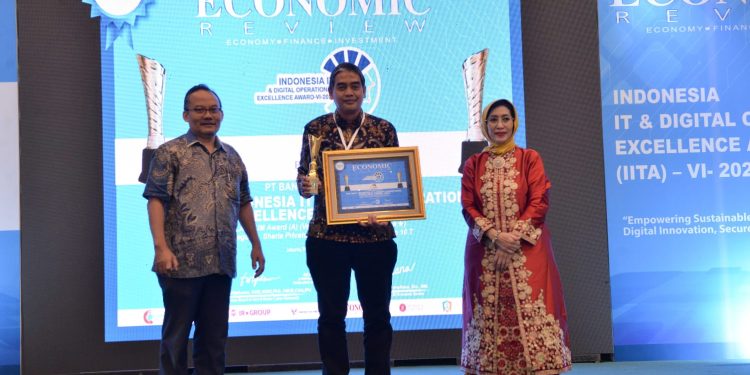 Terus Lakukan Tranformasi Digital, Bank Mega Syariah Raih Platinum Award IITA VI 2024