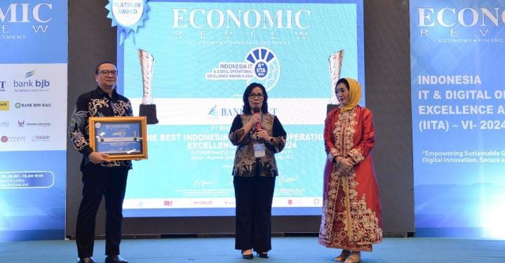 Komit Manfaatkan Teknologi untuk Kepuasan Nasabah, Bank SulutGo Berhasil Raih Platinum Award di Ajang IITA VI 2024