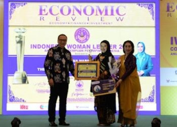 Direktur Keuangan dan TI Bank Sumut Arieta Aryanti Raih Penghargaan Indonesia Woman Leader 2024
