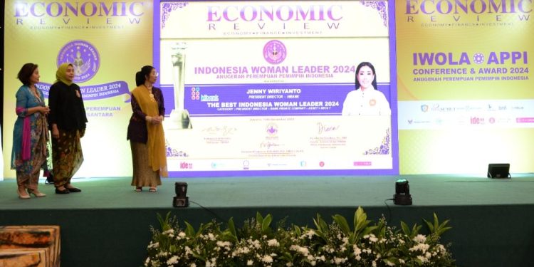 Direktur Keuangan dan TI Bank Sumut Arieta Aryanti Raih Penghargaan Indonesia Woman Leader 2024