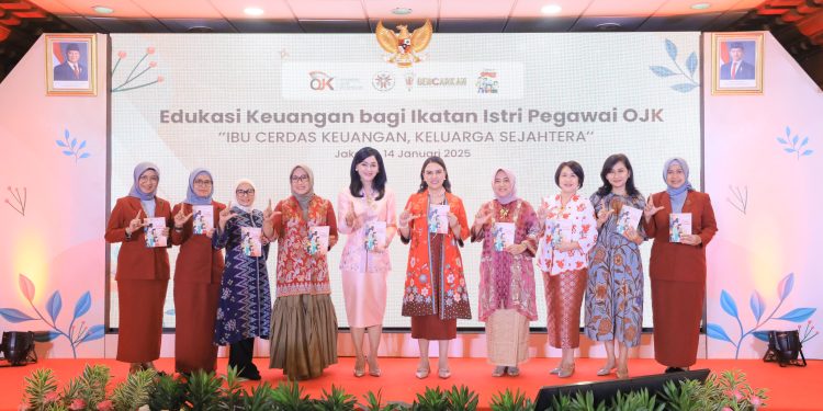 Tingkatkan Literasi Keuangan Bagi Perempuan OJK Bersama IIPOJK Luncurkan Buku Saku Perempuan Cerdas Keuangan
