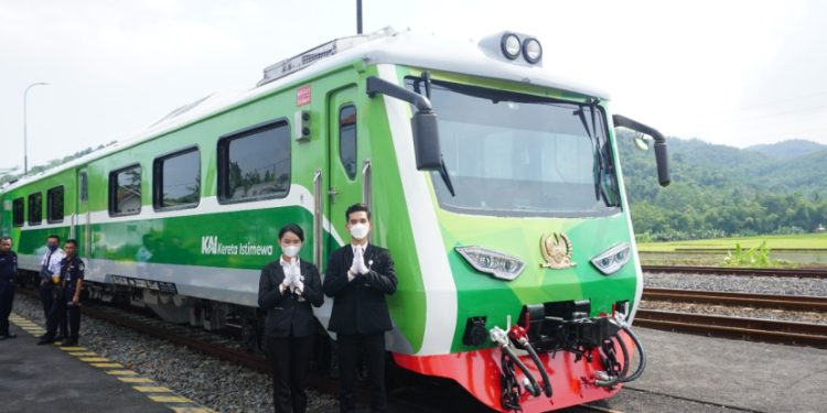 Libur Panjang! Okupansi Kereta Api Jarak Jauh Tembus 117% KAI Sediakan Layanan Kereta Tambahan