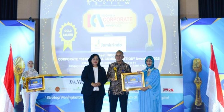 Arie Rinaldi, Sekper Bank DKI Raih The Best Corsec & Corcomm Award 2025