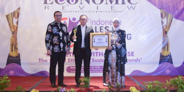 Bank Ina Raih Platinum Award di Ajang ISMA 2025 Gelaran Economic Review