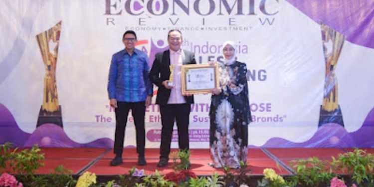 Bank Ina Raih Platinum Award di Ajang ISMA 2025 Gelaran Economic Review