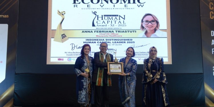 Kreatif, Anna Febriana berhasil menyabet Indonesia Distinguished HC Leader 2025.
