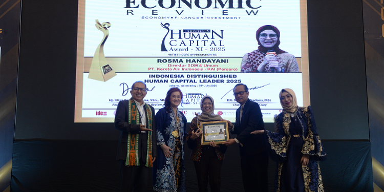 Direktur SDM KAI Dinobatkan sebagai The Best of Distinguished Leader 2025