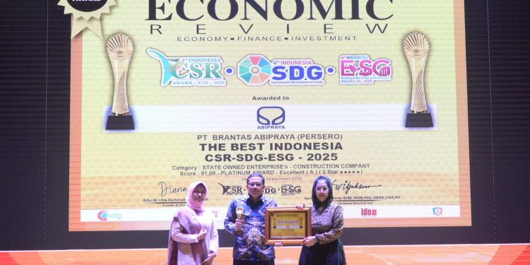 Selamat! Brantas Abipraya Raih Platinum Award di CSR–SDG–ESG Award VIII 2025
