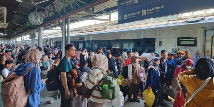 Hari Ini Puncak Arus Liburan, Okupansi Kereta Api Tembus 95,79%